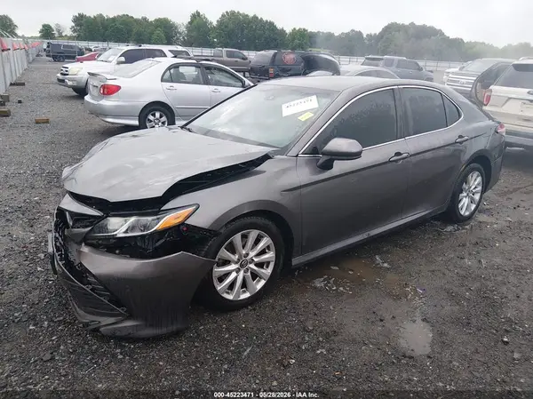 4T1B11HK2JU594985 2018 TOYOTA CAMRY - Image 2