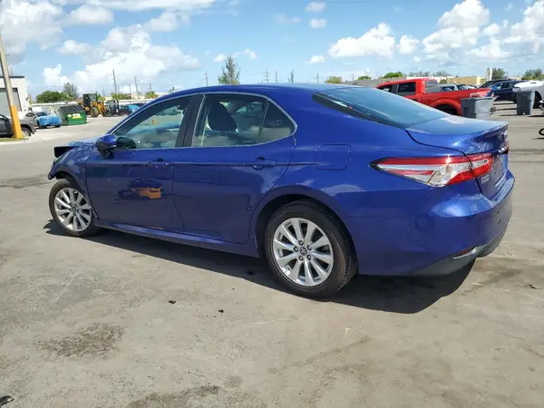 4T1B11HK2JU595392 2018 TOYOTA CAMRY - Image 2