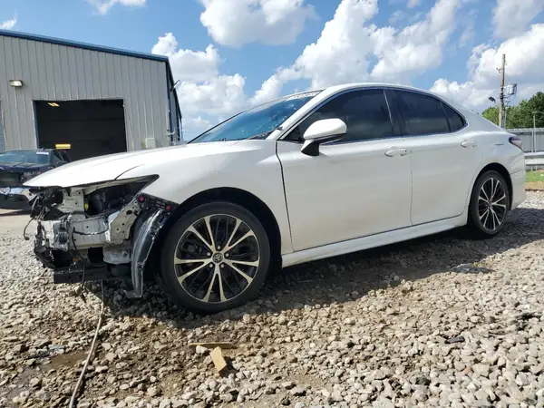 4T1B11HK2JU595716 2018 TOYOTA CAMRY - Image 1
