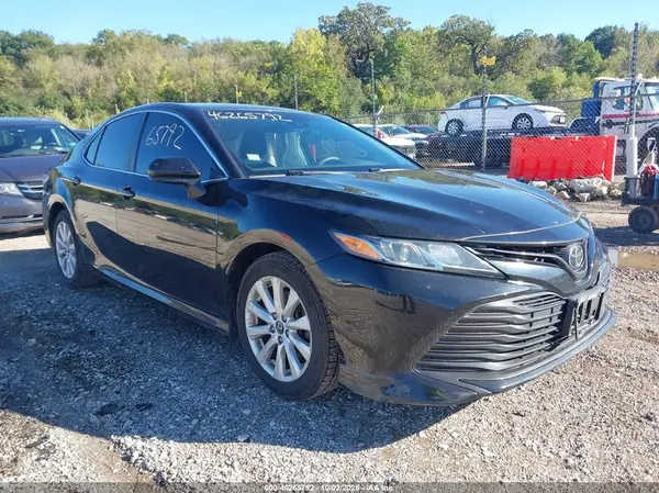 4T1B11HK2JU595893 2018 TOYOTA CAMRY - Image 1