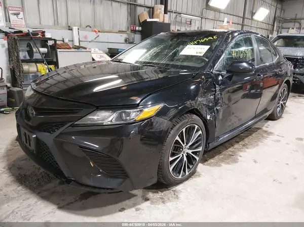4T1B11HK2JU597028 2018 TOYOTA CAMRY - Image 2