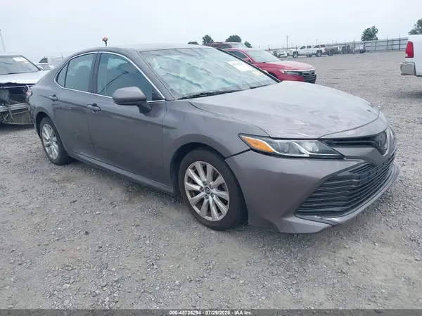 4T1B11HK2JU597045 2018 TOYOTA CAMRY - Image 1