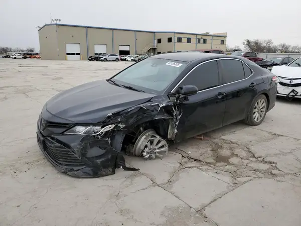 4T1B11HK2JU597076 2018 TOYOTA CAMRY - Image 1