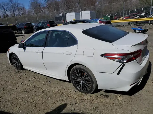 4T1B11HK2JU597322 2018 TOYOTA CAMRY - Image 2