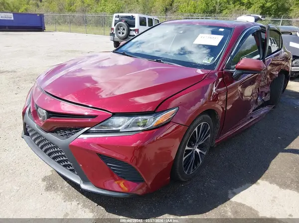 4T1B11HK2JU597806 2018 TOYOTA CAMRY - Image 2