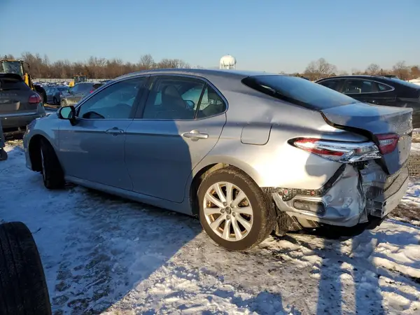 4T1B11HK2JU598132 2018 TOYOTA CAMRY - Image 2