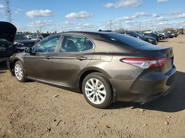 4T1B11HK2JU598163 2018 TOYOTA CAMRY - Image 2
