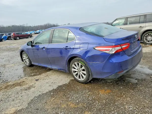 4T1B11HK2JU599961 2018 TOYOTA CAMRY - Image 2