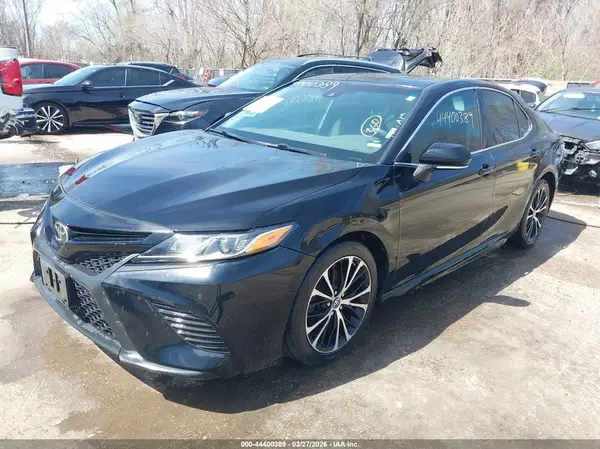 4T1B11HK2JU602180 2018 TOYOTA CAMRY - Image 2