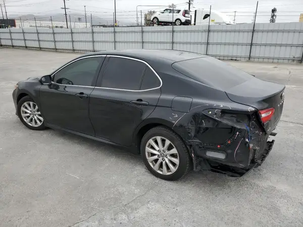 4T1B11HK2JU602275 2018 TOYOTA CAMRY - Image 2