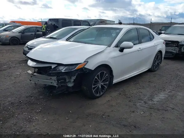 4T1B11HK2JU602793 2018 TOYOTA CAMRY - Image 2