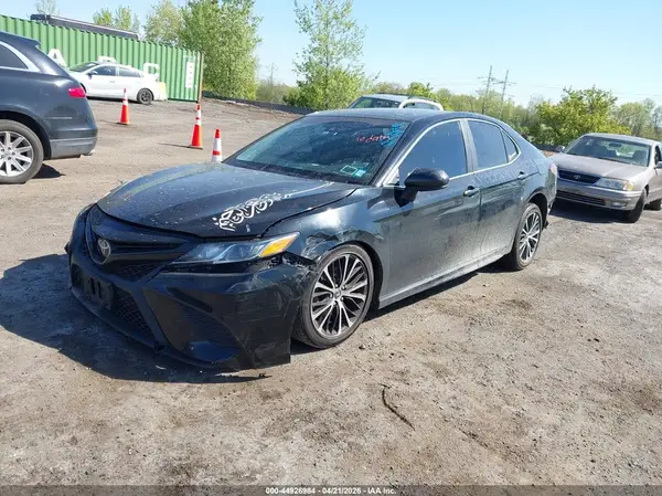 4T1B11HK2JU603782 2018 TOYOTA CAMRY - Image 2