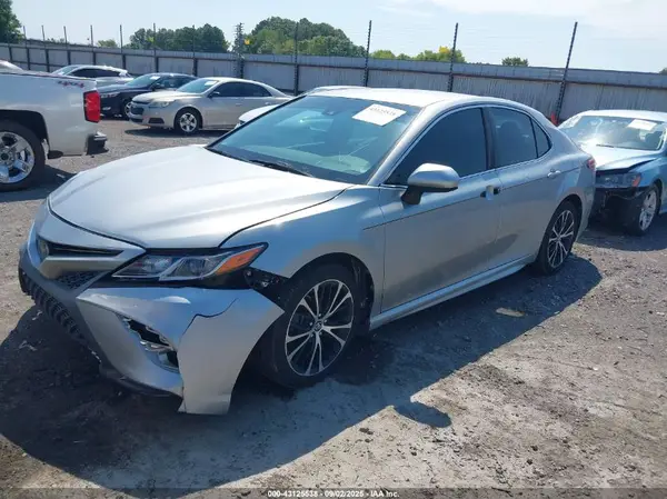 4T1B11HK2JU603796 2018 TOYOTA CAMRY - Image 2