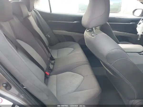 4T1B11HK2JU603863 2018 TOYOTA CAMRY - Image 8