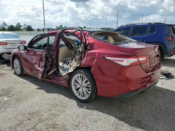 4T1B11HK2JU604690 2018 TOYOTA CAMRY - Image 2