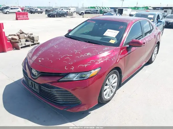 4T1B11HK2JU605838 2018 TOYOTA CAMRY - Image 2