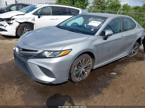 4T1B11HK2JU606908 2018 TOYOTA CAMRY - Image 2