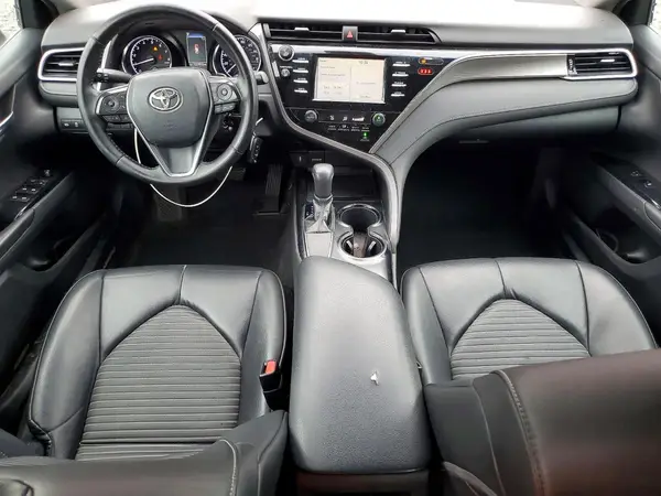 4T1B11HK2JU607069 2018 TOYOTA CAMRY - Image 8