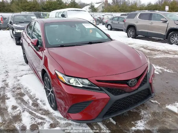 4T1B11HK2JU607315 2018 TOYOTA CAMRY - Image 1