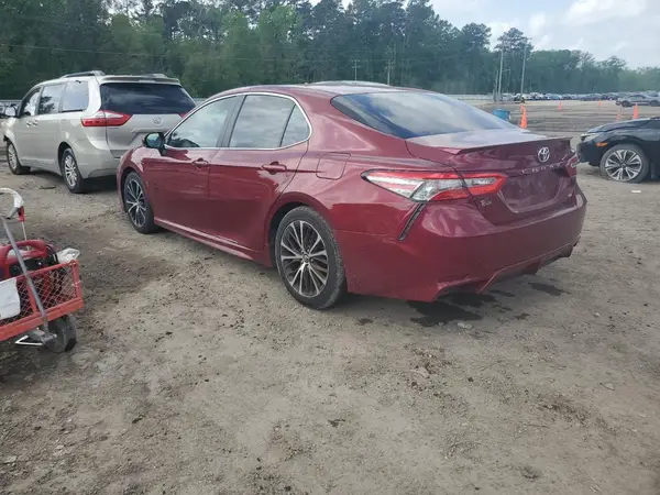 4T1B11HK2JU607847 2018 TOYOTA CAMRY - Image 2