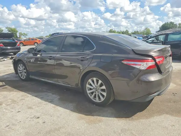 4T1B11HK2JU609095 2018 TOYOTA CAMRY - Image 2