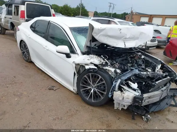 4T1B11HK2JU609873 2018 TOYOTA CAMRY - Image 1