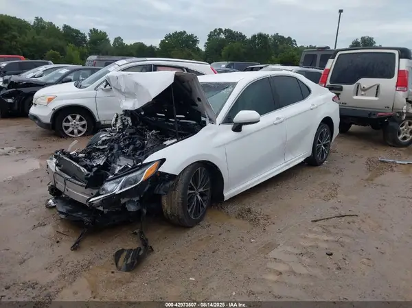 4T1B11HK2JU609873 2018 TOYOTA CAMRY - Image 2