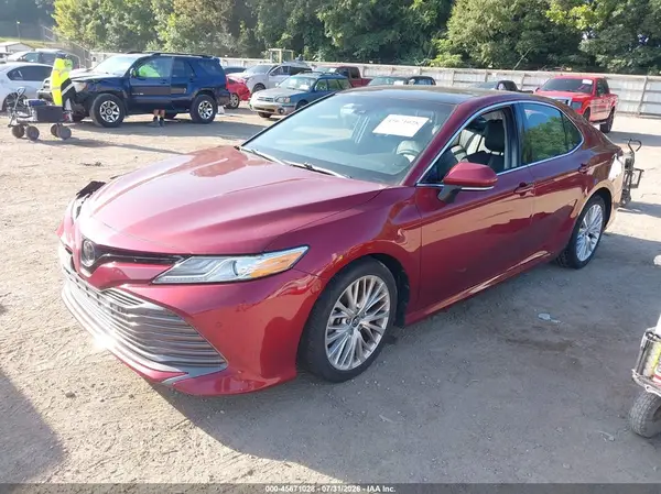 4T1B11HK2JU610490 2018 TOYOTA CAMRY - Image 2