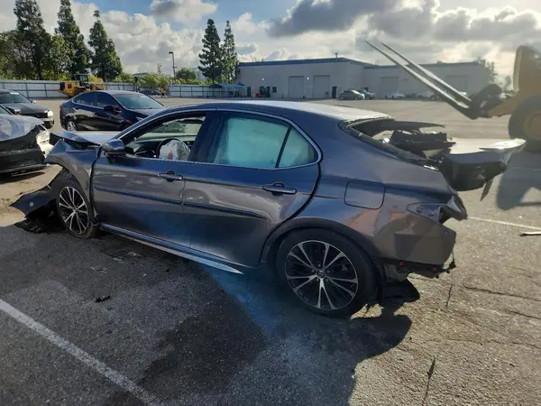 4T1B11HK2JU610909 2018 TOYOTA CAMRY - Image 2