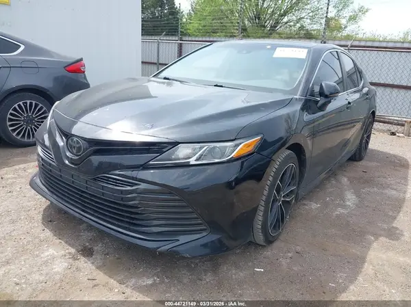 4T1B11HK2JU611252 2018 TOYOTA CAMRY - Image 2