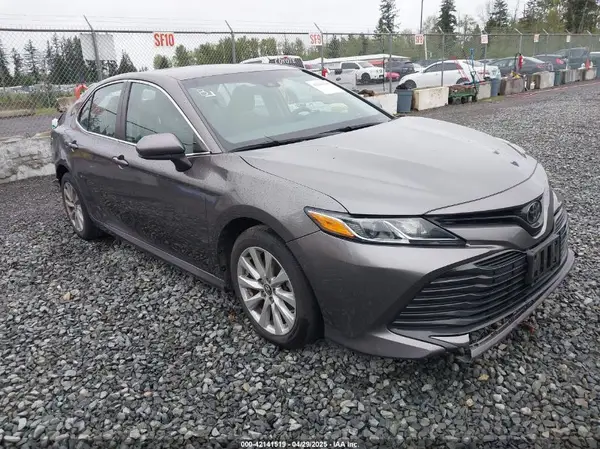 4T1B11HK2JU611946 2018 TOYOTA CAMRY - Image 1