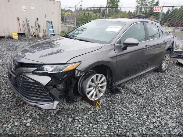 4T1B11HK2JU611946 2018 TOYOTA CAMRY - Image 2