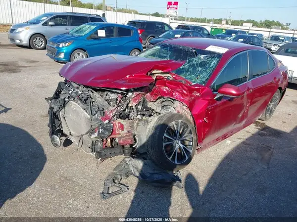 4T1B11HK2JU612174 2018 TOYOTA CAMRY - Image 2