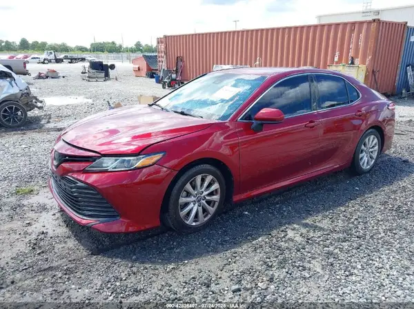 4T1B11HK2JU612613 2018 TOYOTA CAMRY - Image 2