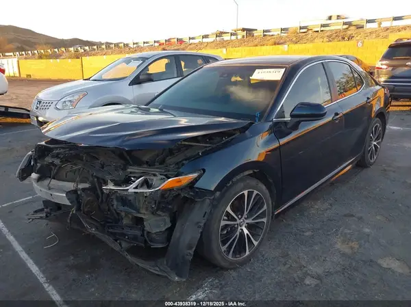 4T1B11HK2JU612675 2018 TOYOTA CAMRY - Image 2