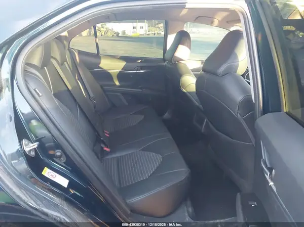 4T1B11HK2JU612675 2018 TOYOTA CAMRY - Image 8