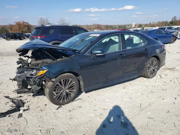 4T1B11HK2JU614569 2018 TOYOTA CAMRY - Image 1