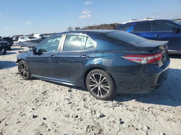 4T1B11HK2JU614569 2018 TOYOTA CAMRY - Image 2