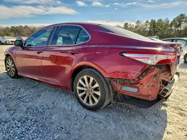 4T1B11HK2JU615981 2018 TOYOTA CAMRY - Image 2