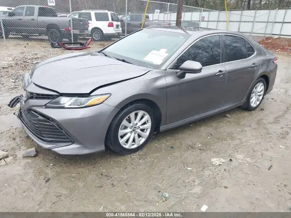 4T1B11HK2JU616094 2018 TOYOTA CAMRY - Image 2