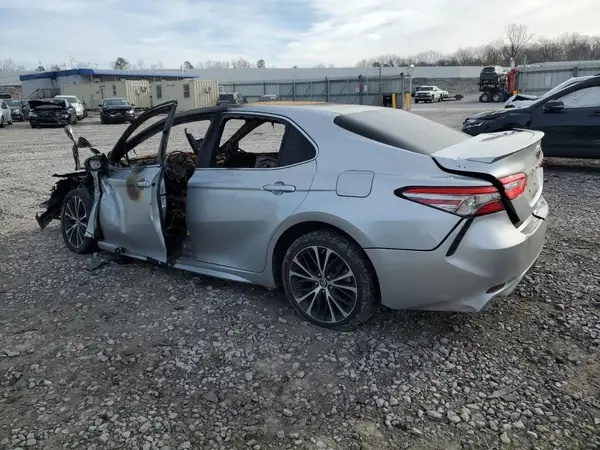 4T1B11HK2JU616211 2018 TOYOTA CAMRY - Image 2