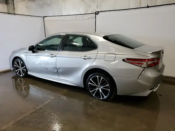 4T1B11HK2JU618380 2018 TOYOTA CAMRY - Image 2
