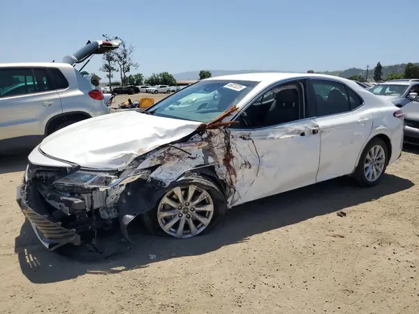 4T1B11HK2JU619268 2018 TOYOTA CAMRY - Image 1