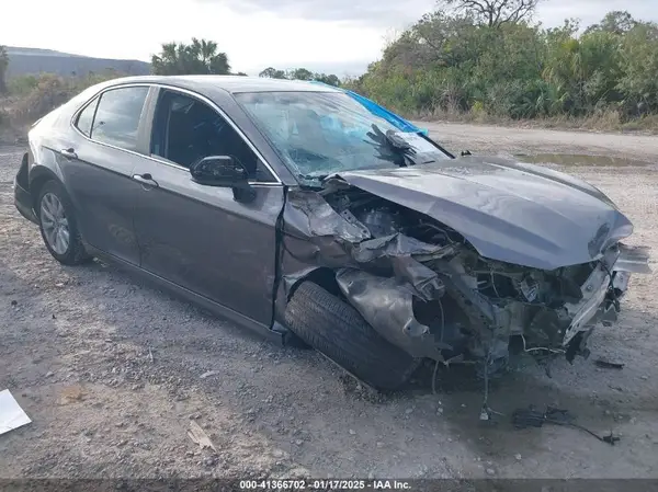 4T1B11HK2JU619822 2018 TOYOTA CAMRY - Image 1