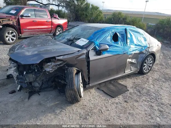 4T1B11HK2JU619822 2018 TOYOTA CAMRY - Image 2