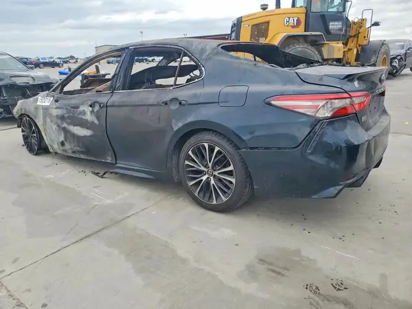 4T1B11HK2JU619917 2018 TOYOTA CAMRY - Image 2