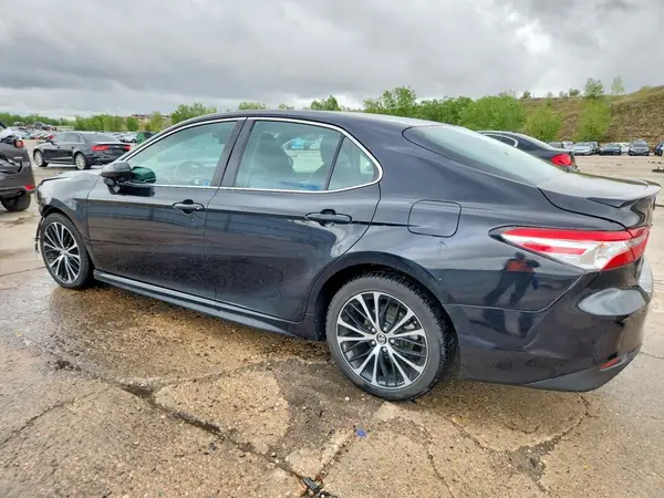 4T1B11HK2JU620579 2018 TOYOTA CAMRY - Image 2