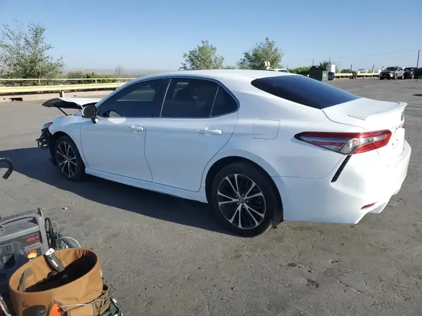 4T1B11HK2JU623594 2018 TOYOTA CAMRY - Image 2