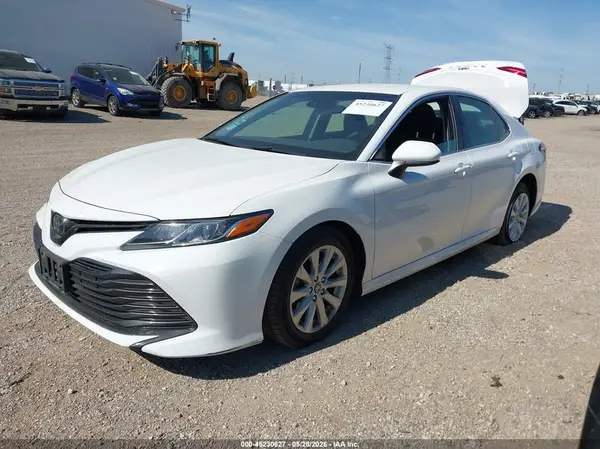 4T1B11HK2JU624339 2018 TOYOTA CAMRY - Image 2
