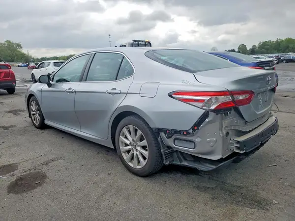 4T1B11HK2JU625040 2018 TOYOTA CAMRY - Image 2